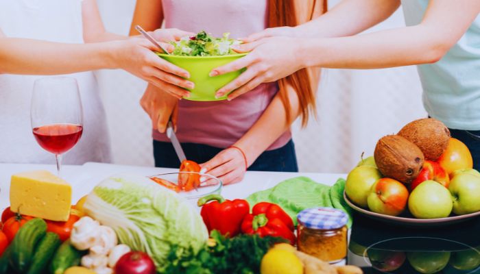 girls providing healthy food